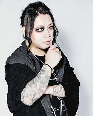 Dr. Kou (爻)