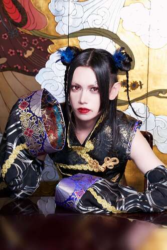 Vo. Koshijiya Aoi (越路屋 葵)