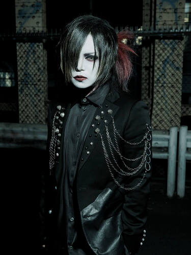 127371-virge-v-ryo-solo-photo