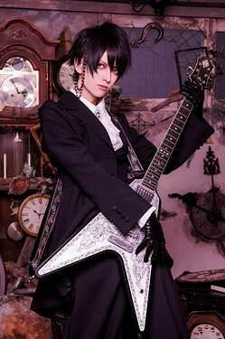 Gt. Yasaka Shion (八坂詩音)