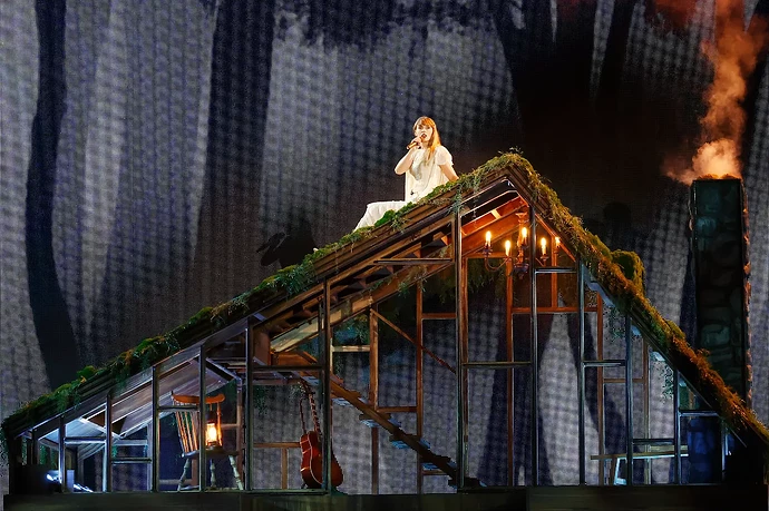 Taylor-Swift-eras-tour-set-design