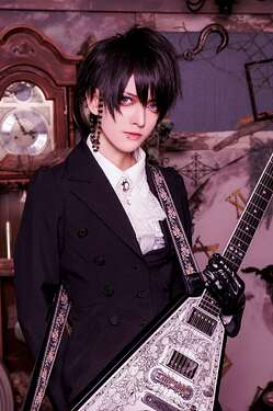 Gt. Yasaka Shion (八坂詩音)