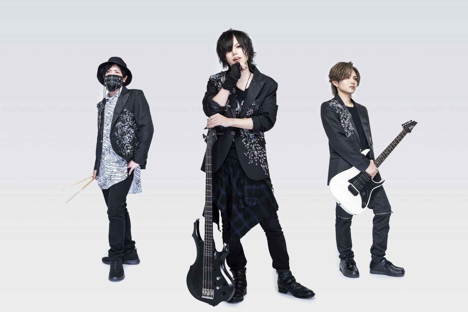 シアンドギャルド(Chien de Garde) new single “Heavily Shine” has been released -  News - JROCK ONE